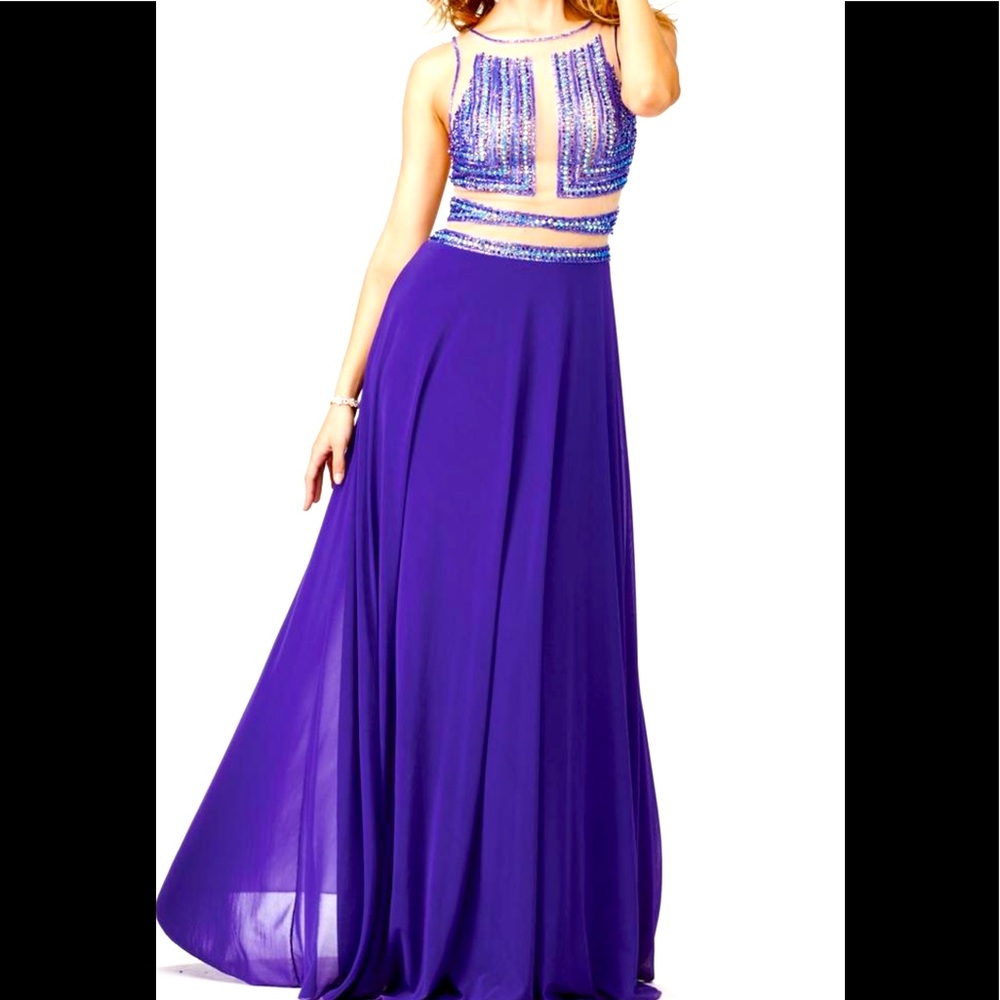 Gorgeous Jovani prom dress. Color is Purple. Size is 6.